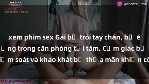 xem phim sex Gái bị trói tay chân, bị ép làm tình trên giường trong căn phòng tối tăm. Cảm giác bị kiểm soát và khao khát bị thỏa mãn khiến cô không thể cưỡng lại.